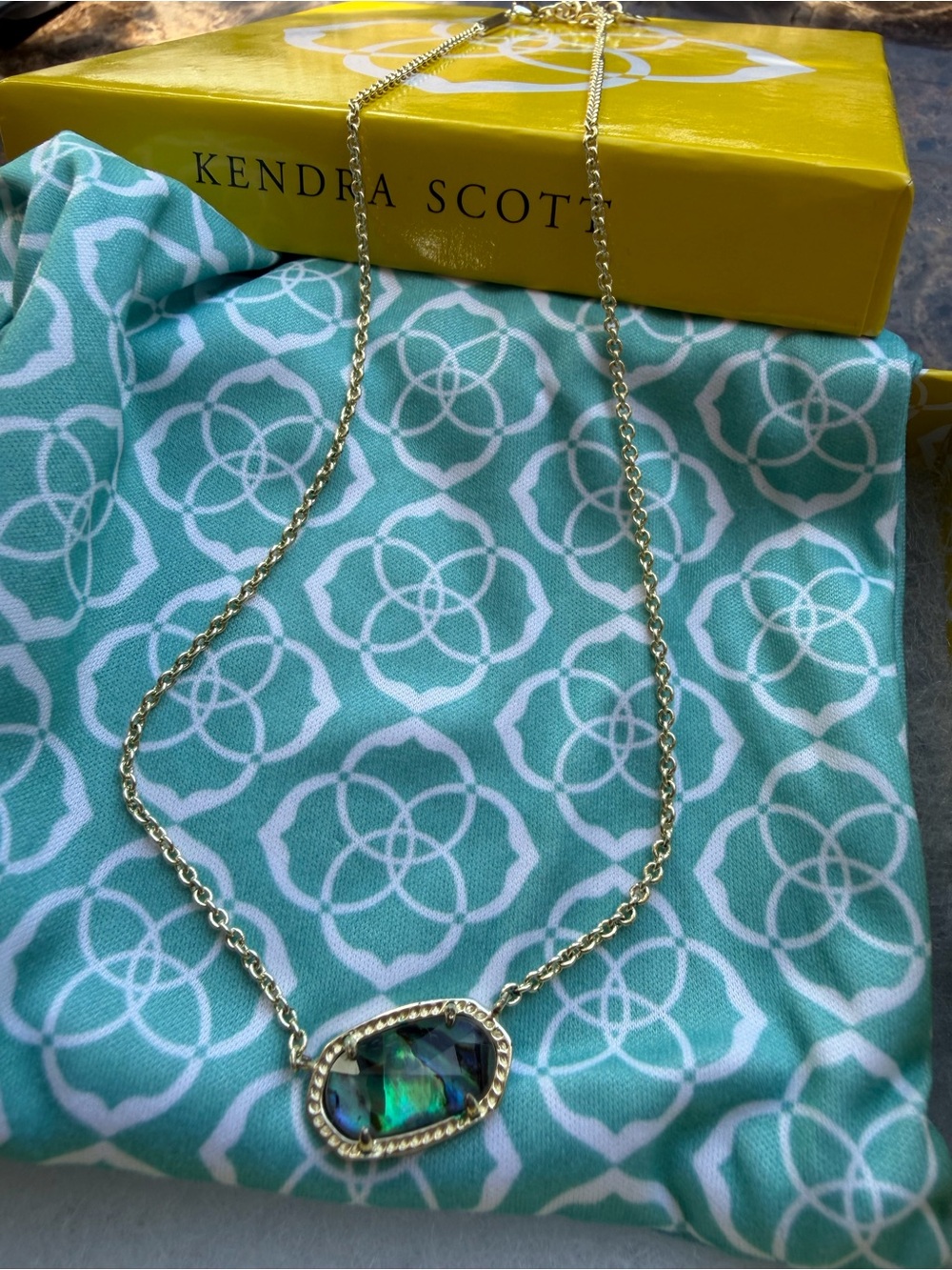 Kendra Scott Gold Abalone Elisa Necklace in Iridescent Teal-Green